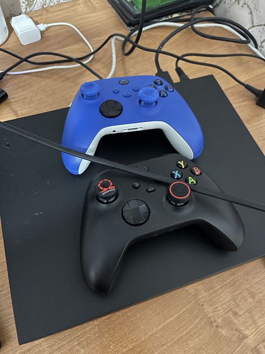 Продам X-box one X 1 терабайт
