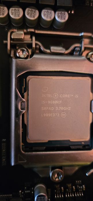 Procesor Intel I5 9600KF + Placa de baza