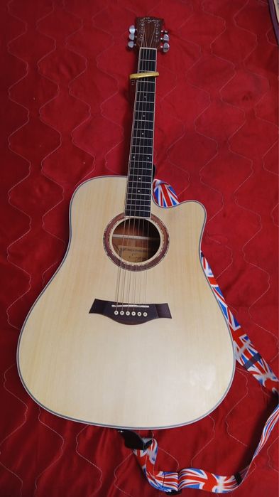 продается гитара