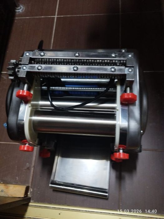 Продам лапшерезку.