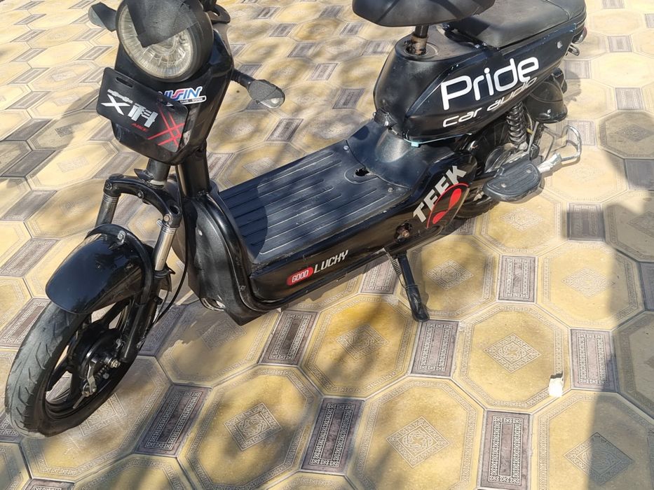 Продаётся электроскутер буу