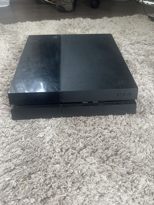 ps 4 фат с дисками и 2 джостиками
