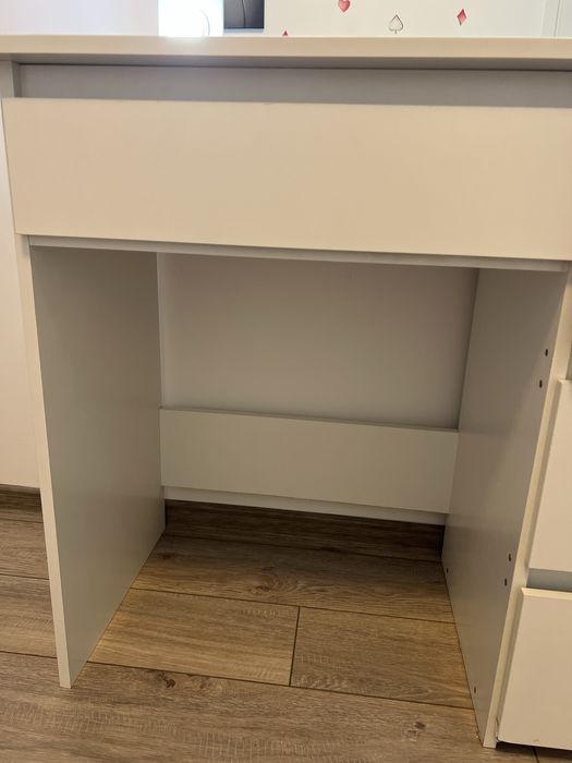 Masa de machiaj cu LED-uri