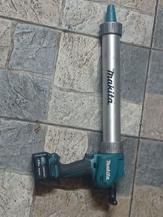 Pistol de silicon MAKITA că și nou