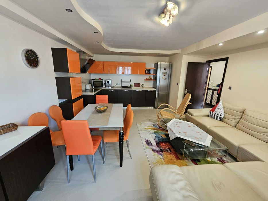 Дава се под наем Тристаен апартамент в Варна, Червен площад - 100 кв.м за 797.64 € - Снимка #12