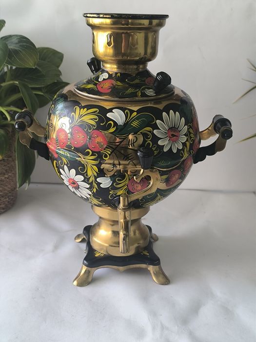 Руски самовар рисуван