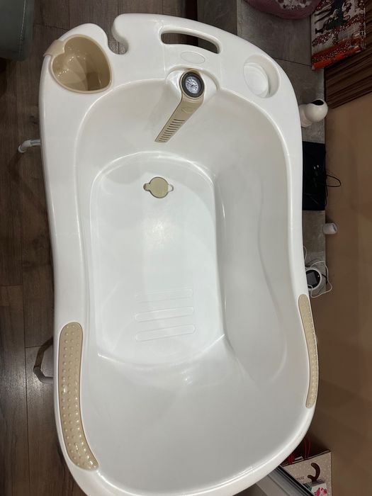 Корито със стойка Chipolino