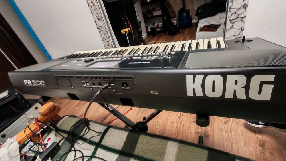 Korg  Pa300 complet