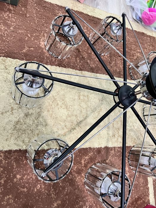 Продам люстру