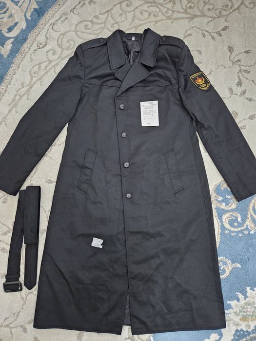 Продам военный плащ и костюм.