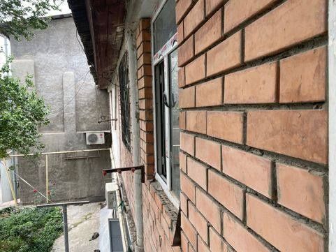 Продаю Карасарай около 2 роддома 2/2/2 кирпич. Цена:52.000$