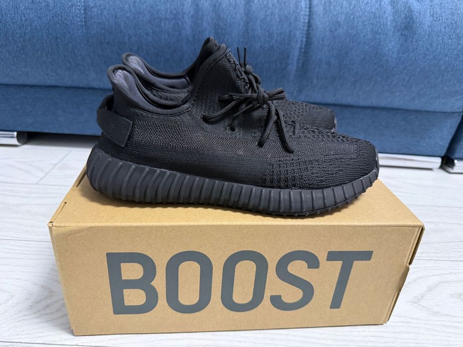 Yeezy 350 v2 black