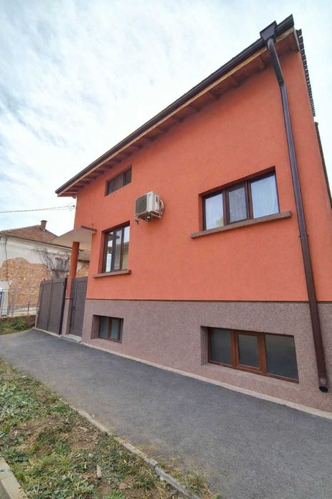 Дом готов за нанасяне в центъра на Бяла Слатина .