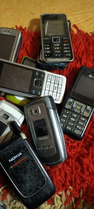 Продаю на вес сотовые телефоны