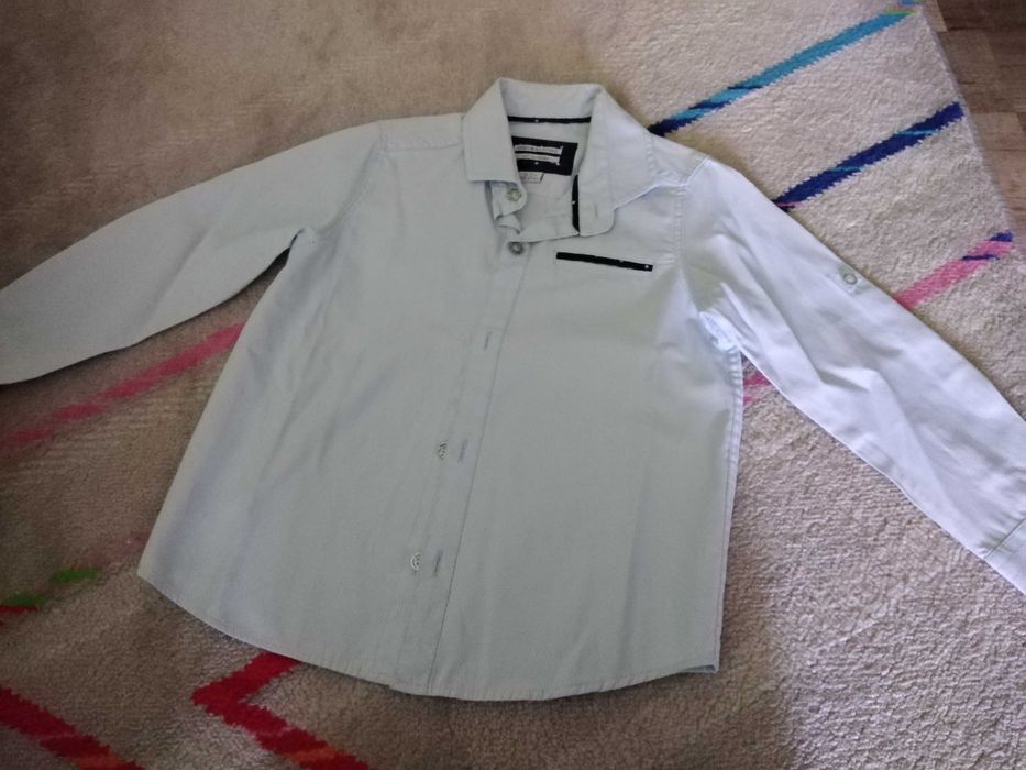 Ризи за момче,синята е размер 104 за 3 г., червената е 120см за 6-7 г.