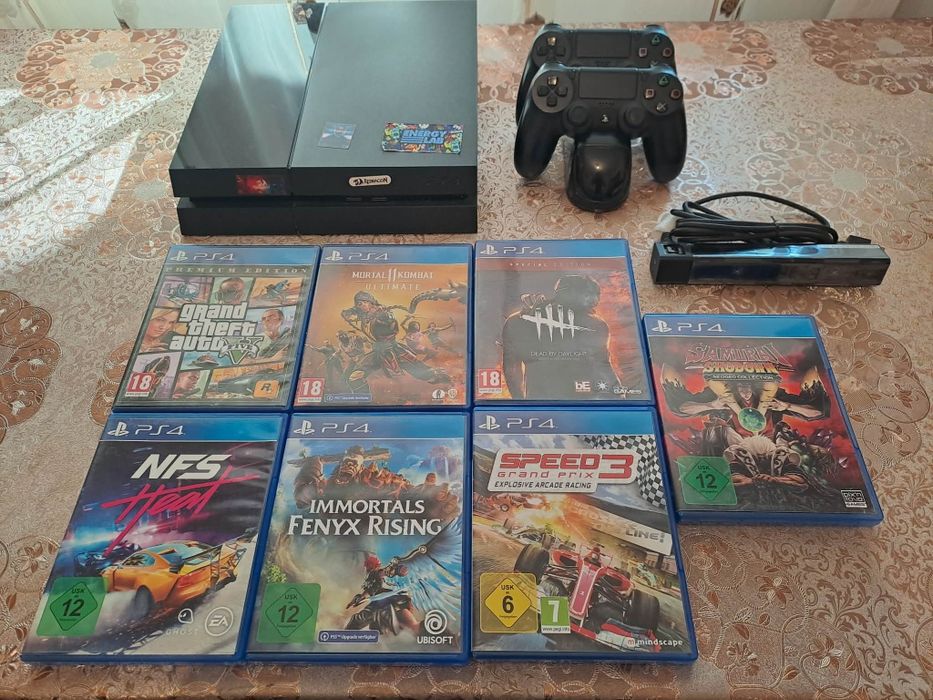 Pachet PlayStation 4 500GB + 2 Manete Originale + Cameră PS4 + Dock Încărcare + 8 Jocuri