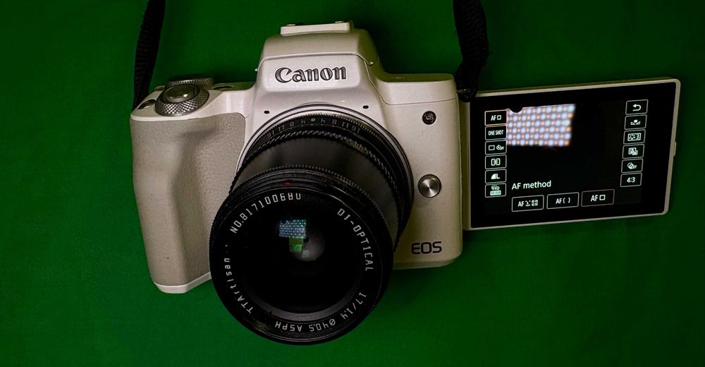 Camera Foto Canon M50 + obiectiv Manual TTArtisan 17mm F1.4 Wide Angle