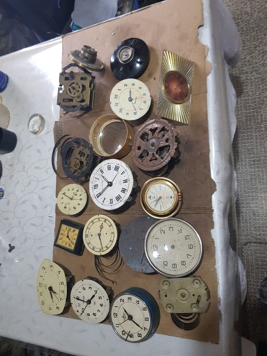 Продам  запчасти от часов