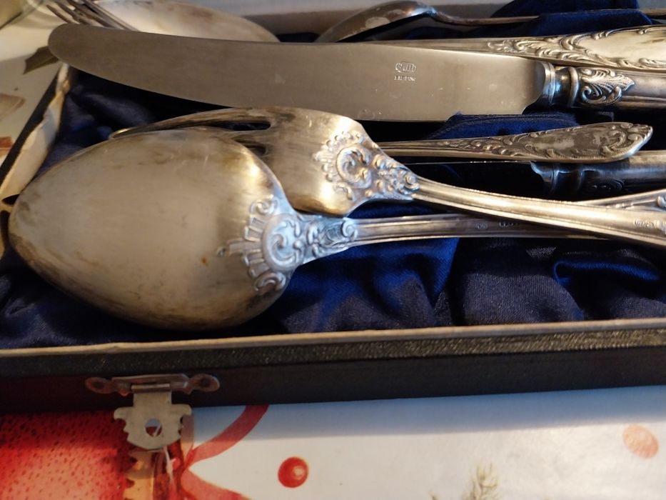 Посребрени Руски прибори