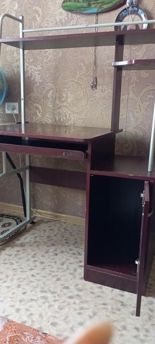 Продам компьютерный стол