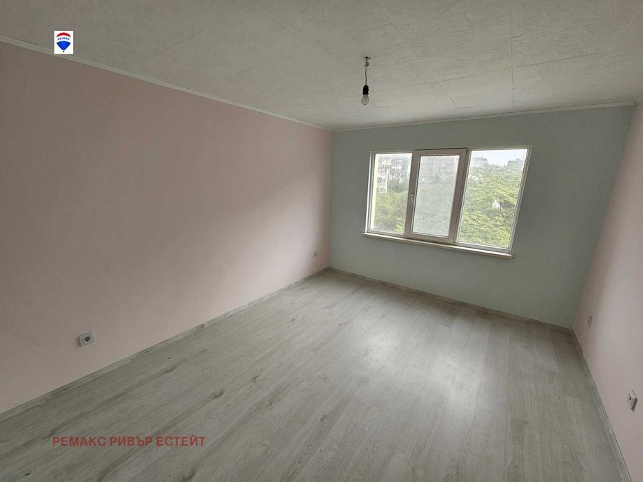 Продава се Тристаен апартамент в Русе, Чародейка - Юг - 90 кв.м за 1033 €/кв.м - Снимка #9