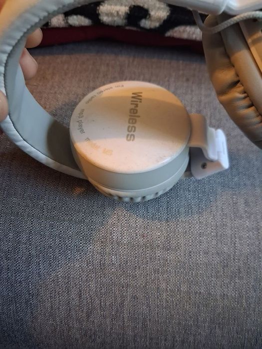 Vând căști wireless
