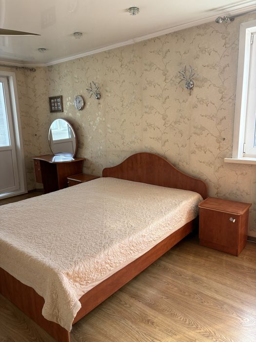 Продам спальный гарнитур