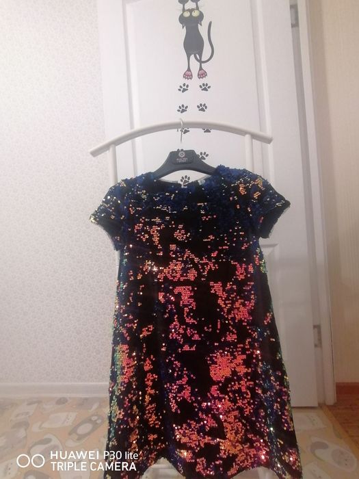 Новое нарядное платье