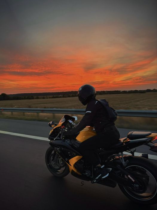 Suzuki GSXR 600 K8-K9