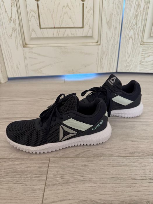 Продаю фирменные кросовки Reebok