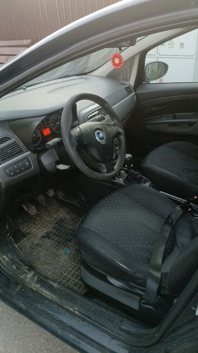 Fiat grande punto 1.3 benzina în stare bună  se vinde pentru folosință sau piese nu are fiscal acte expirate  700e