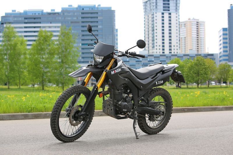 Minsk X250 на номерах.