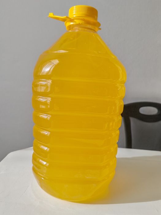 Vând ulei de floarea soarelui 100 % natural