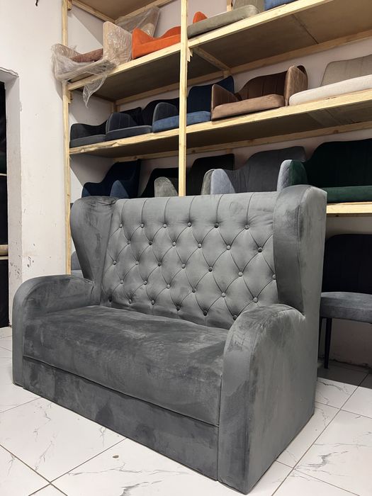 Диван для кафе 3-х местный с подлокотниками.