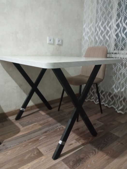 Кухонный стол со стульями