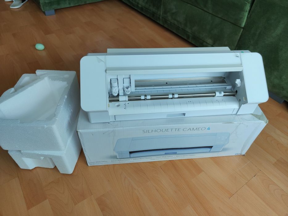 Curter Plotter Cameo 4 folosit foarte putin a stat depozitat