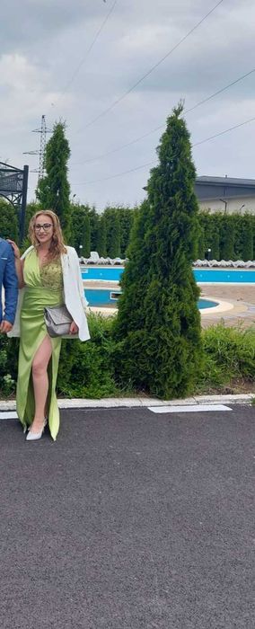 Vand rochiță purtata la o singura nuntă