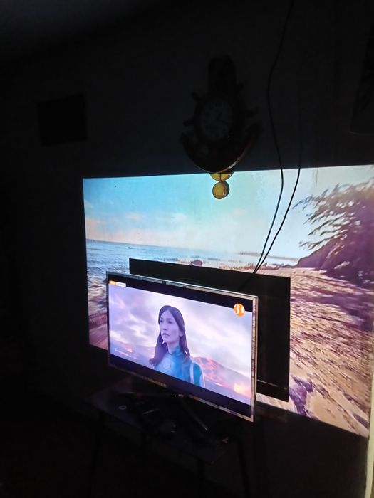 Проектор. Лед проектор для домашнего кинотеатра..