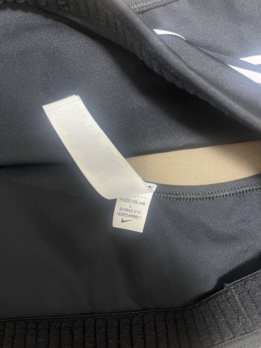 Спортно бюстие Nike.