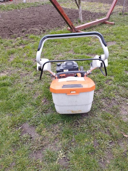 Mașină de tuns gazon