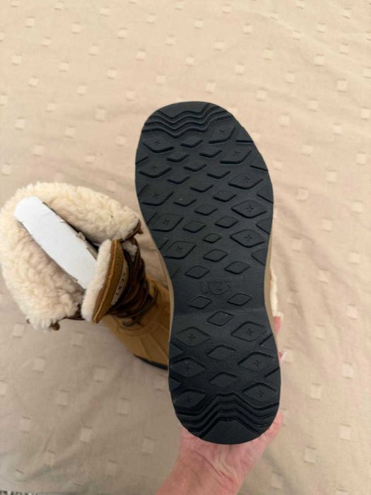 Ghetute UGG marimea 36 noi