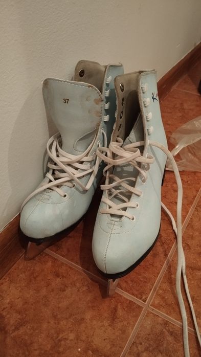 Коньки 37 разм. и  раздвижные 31-34 раз