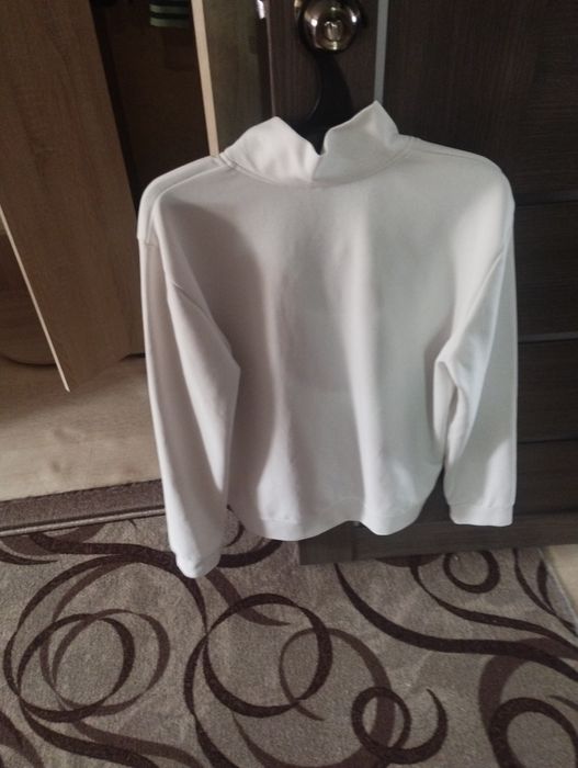 Продам белую кофту Рр-52.