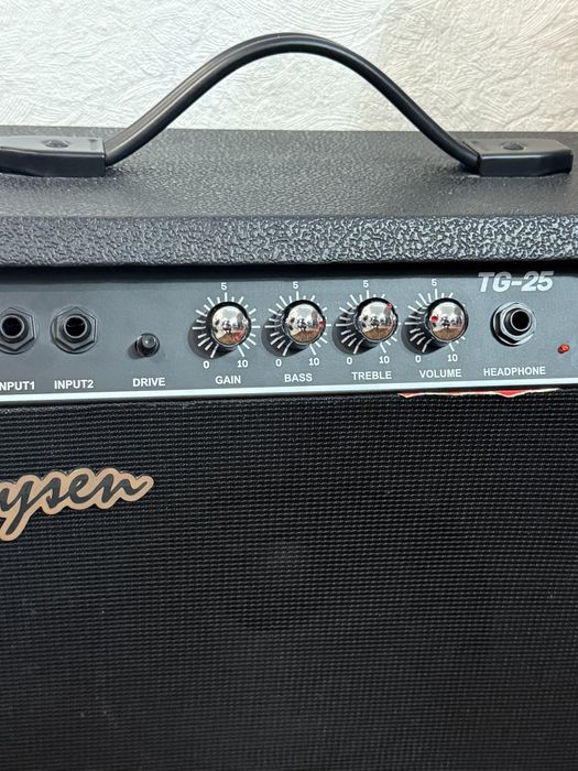 Продам электрогитару Special SG