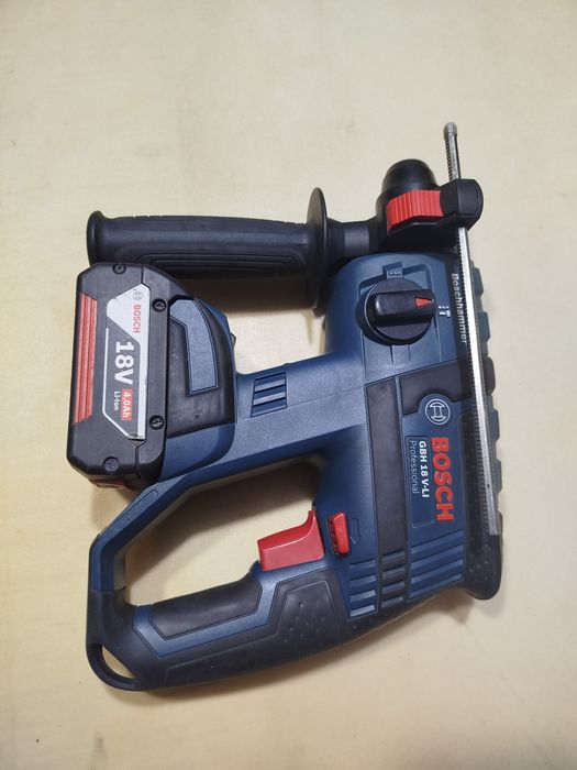Перфоратор Bosch.