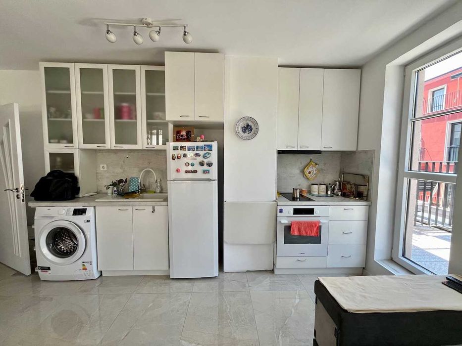 Продава се Тристаен апартамент в София, Младост 2 - 193000 кв.м за 1 €/кв.м - Снимка #2