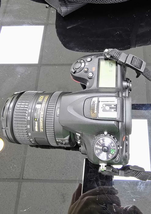 Продава се Nikon D7100 + обектив Nikon 18-70mm f/3.5-4.5G VR