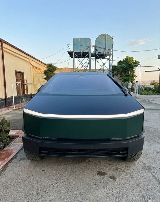 Tesla Cybertruck Cyberbeast (Tri-Motor)