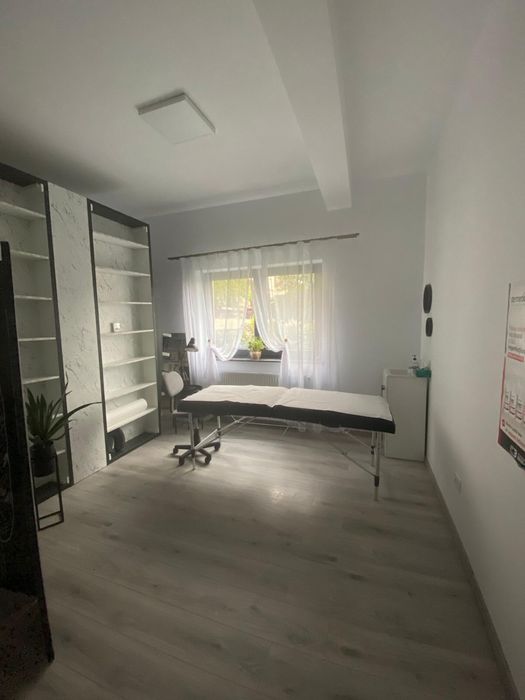 Inchiriez post coafor,  manichiura/pedichiura, tehnician gene,cosmetica/make-up