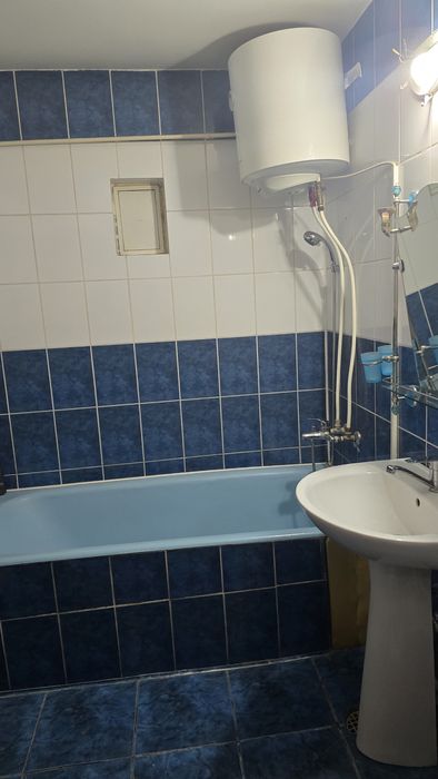 Inchiriez apartament 2 camera.